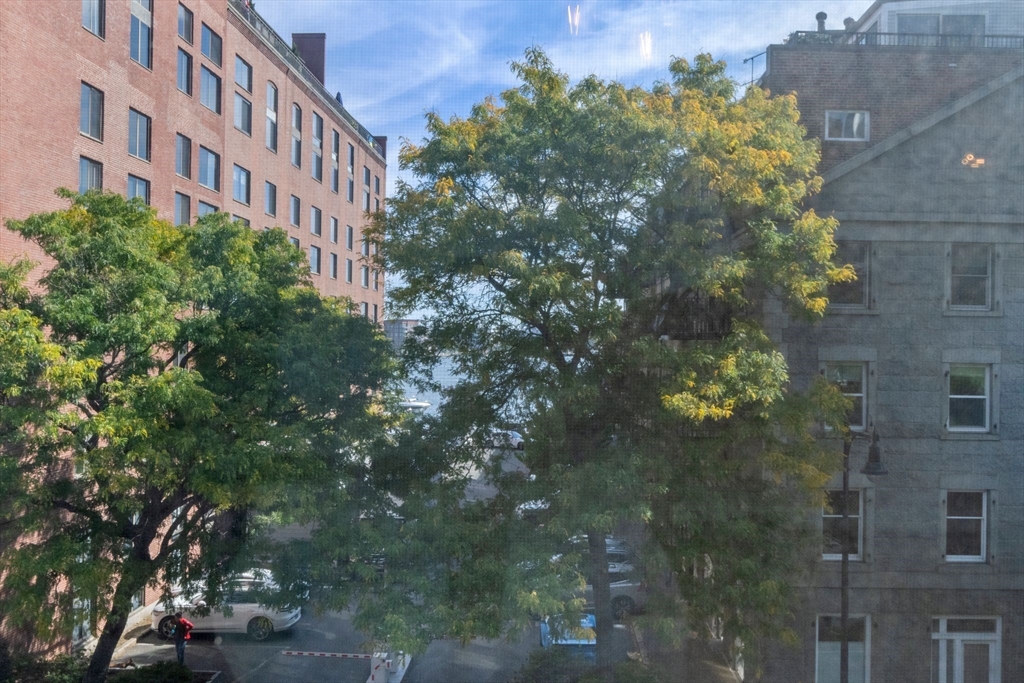 342 Commercial St # 6