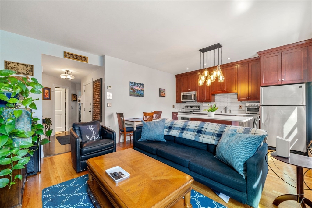 342 Commercial St # 6
