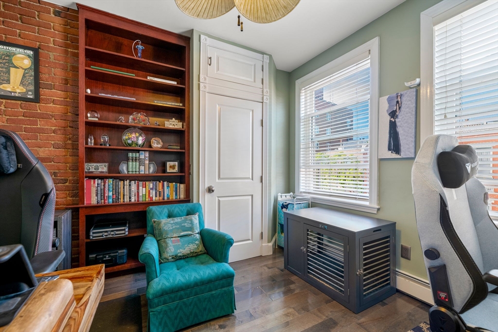 342 Commercial St # 6