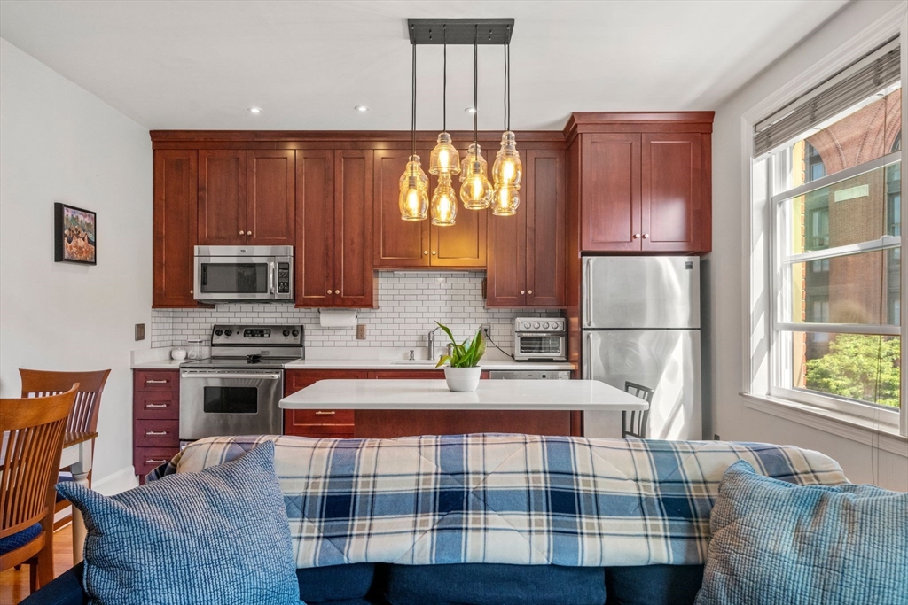 342 Commercial St # 6