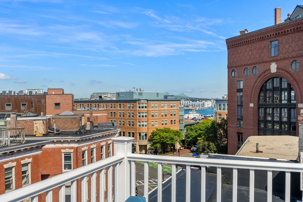 342 Commercial St # 6