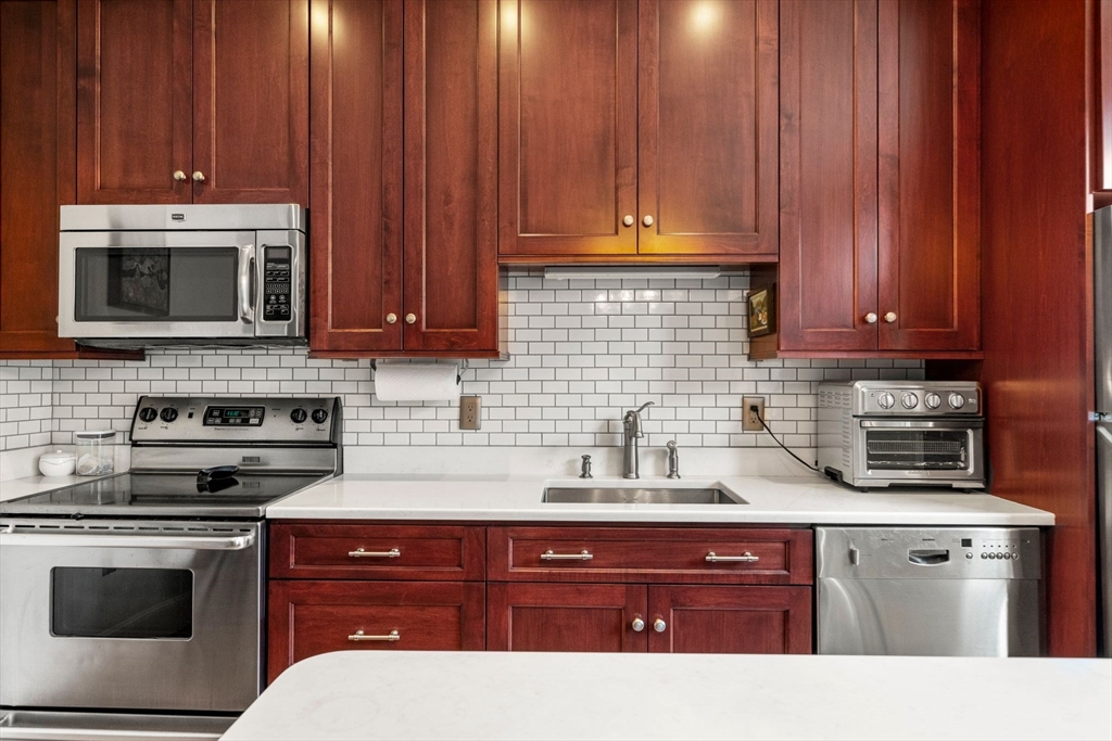342 Commercial St # 6