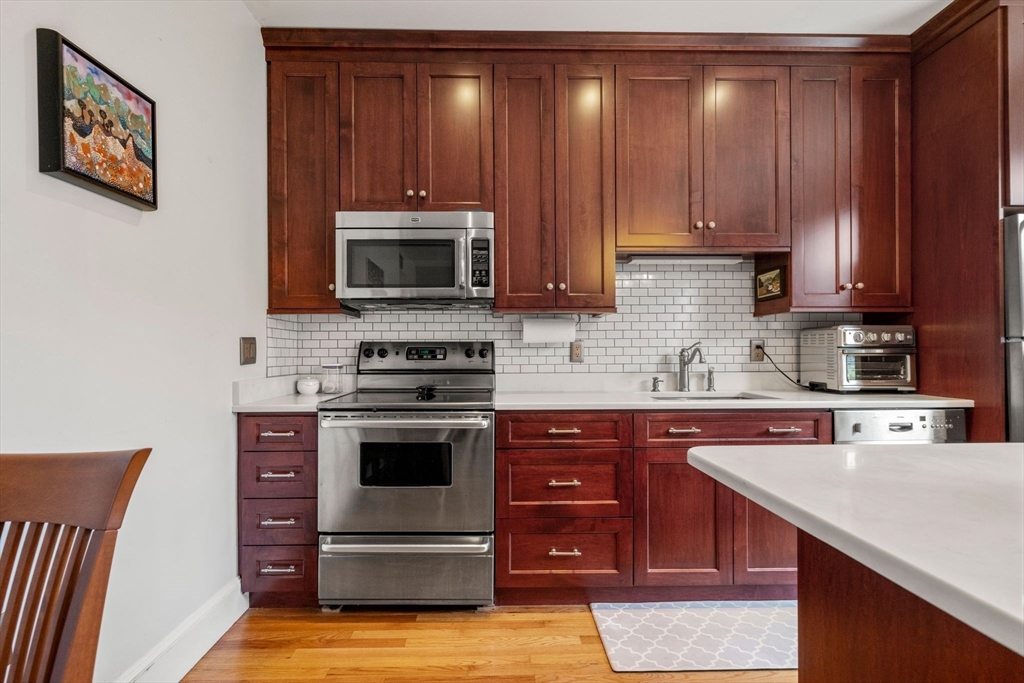 342 Commercial St # 6