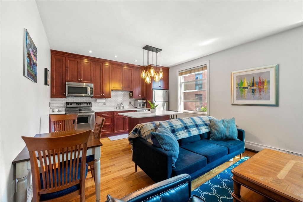 342 Commercial St # 6
