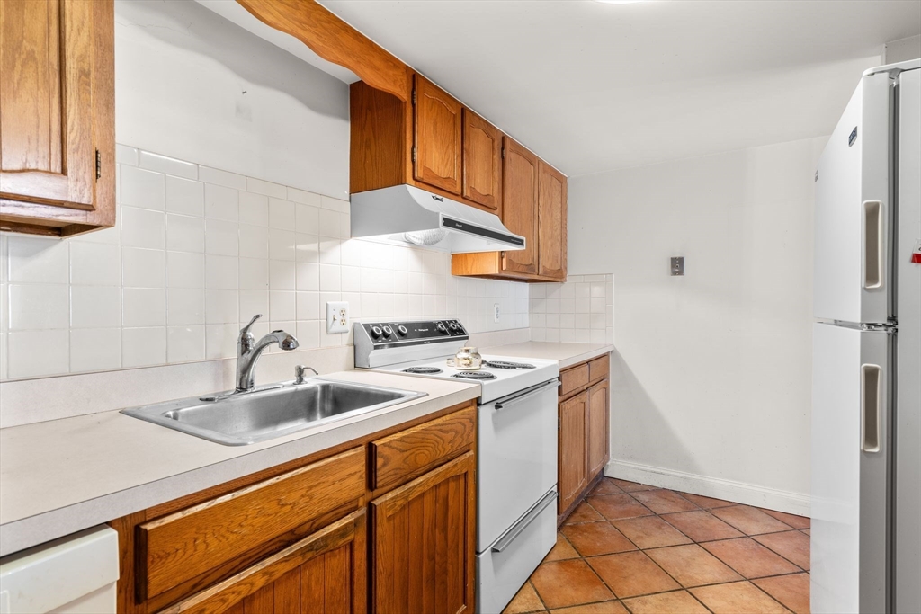 120 Commercial St # 4 Unit: 3-4