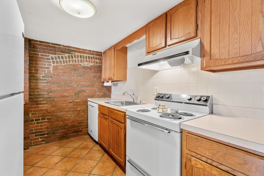 120 Commercial St # 4 Unit: 3-4