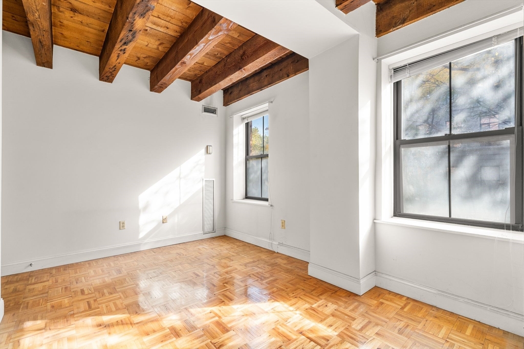 120 Commercial St # 4 Unit: 3-4
