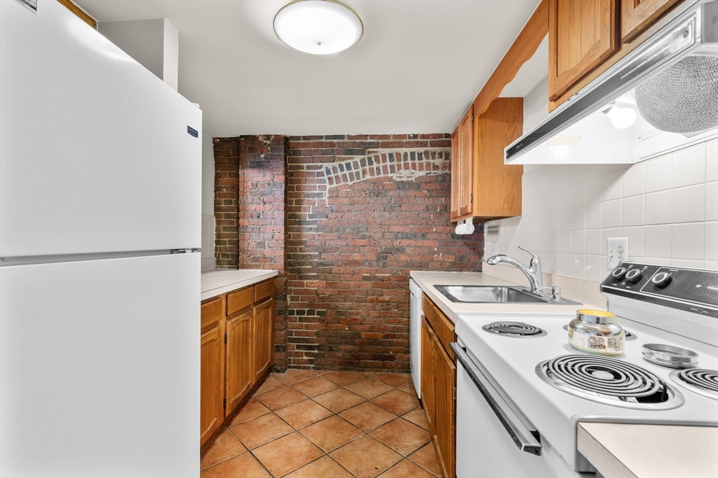 120 Commercial St # 4 Unit: 3-4
