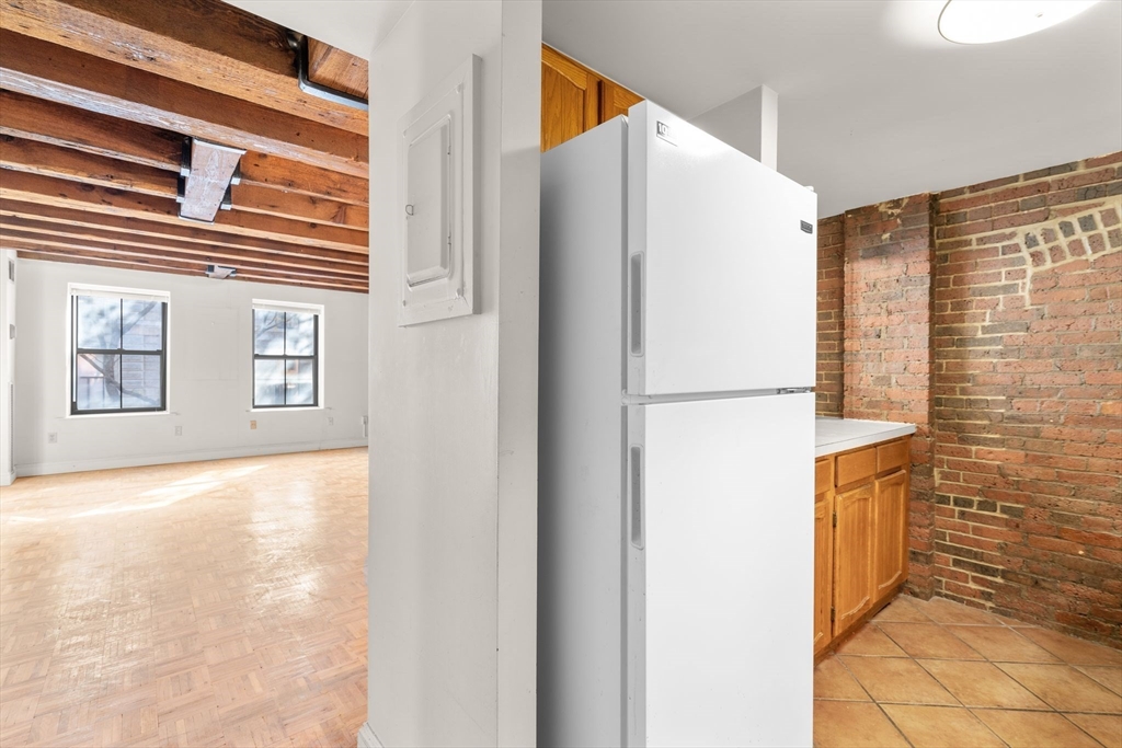 120 Commercial St # 4 Unit: 3-4