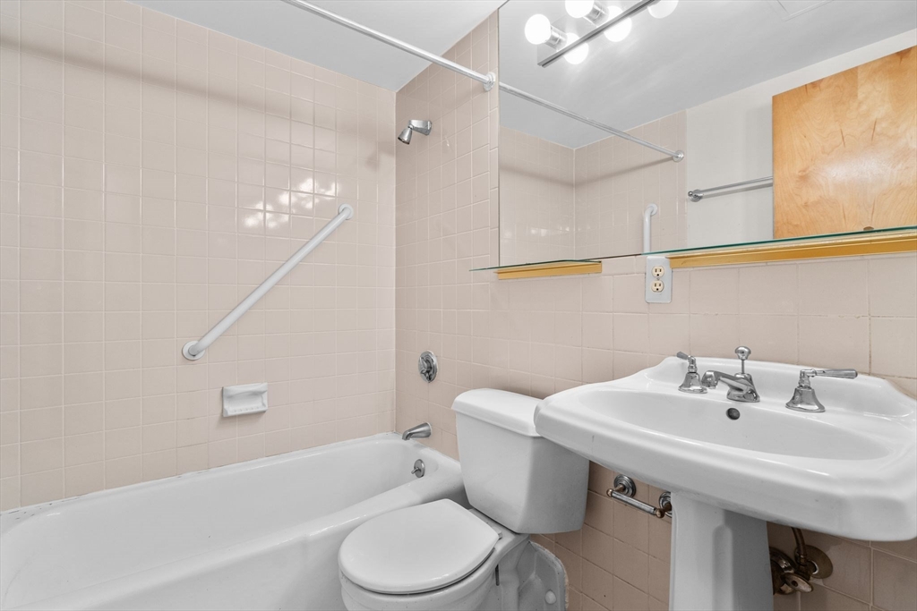 120 Commercial St # 4 Unit: 3-4