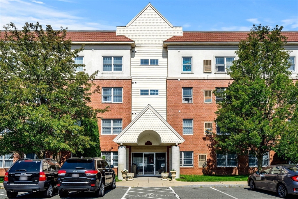 20 Heaths Ct # 104
