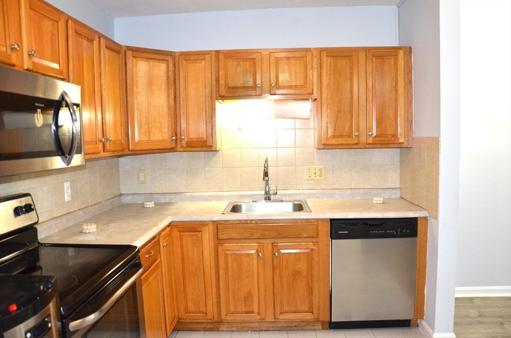 20 Heaths Ct # 104