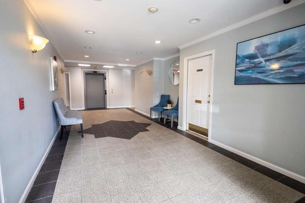 20 Heaths Ct # 104