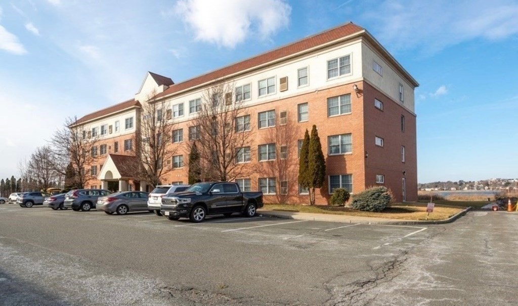 20 Heaths Ct # 104