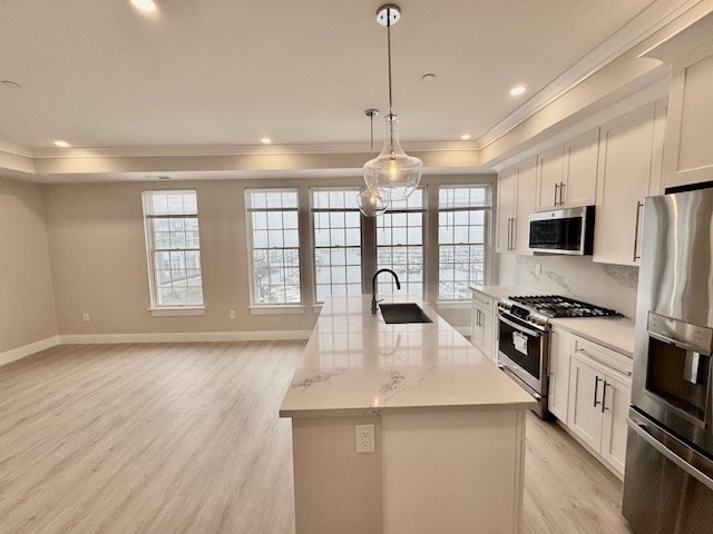 332 Victory Road # 302