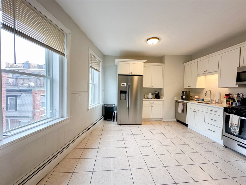 24 Charter St # 6
