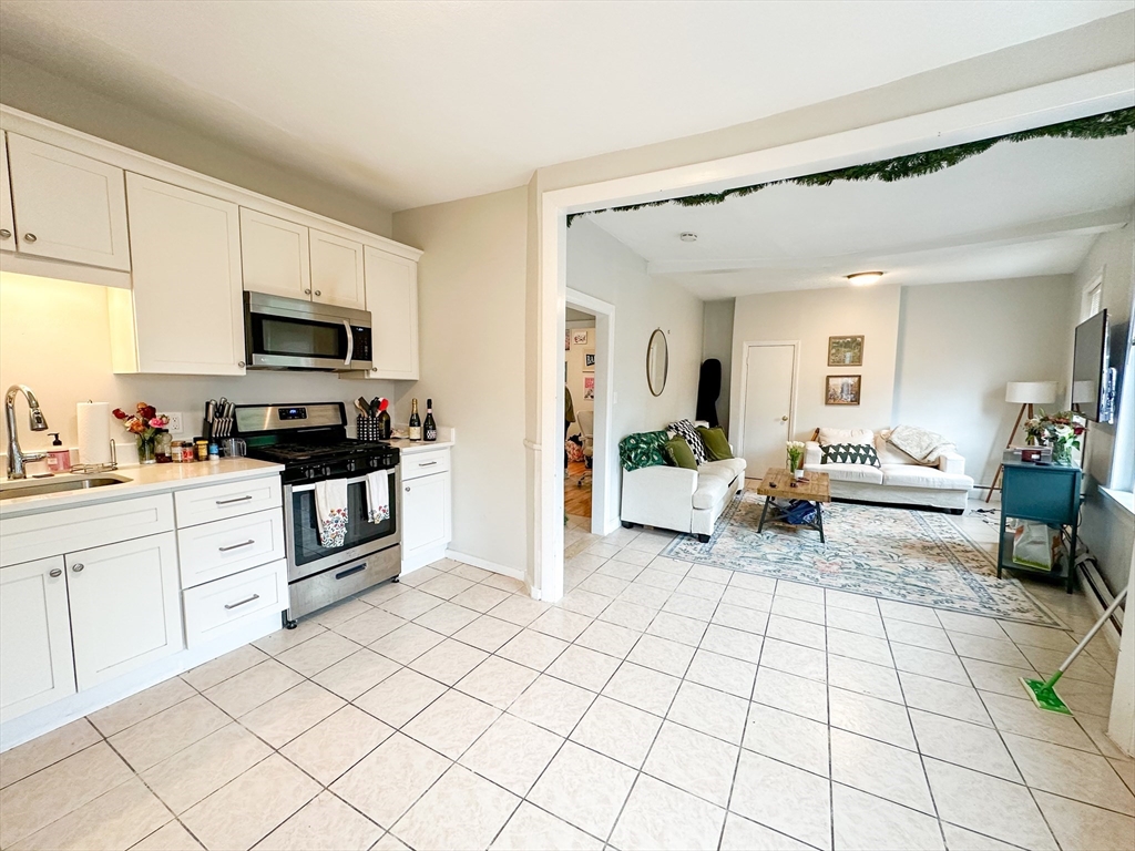 24 Charter St # 6