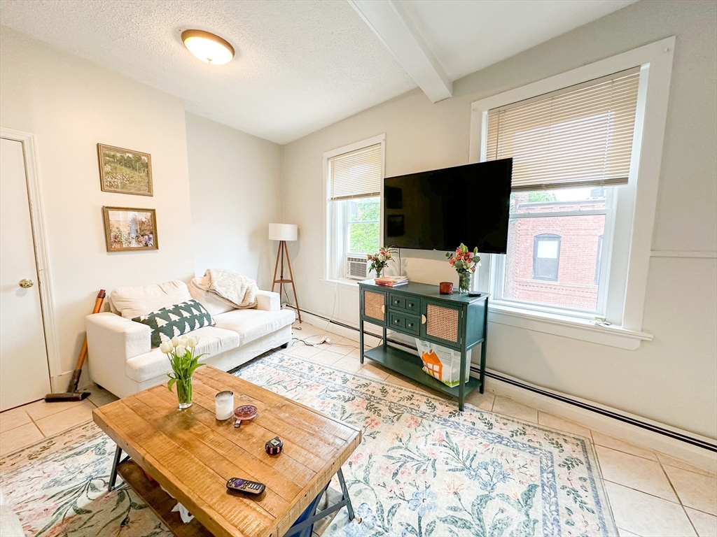 24 Charter St # 6