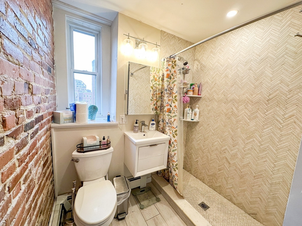 24 Charter St # 6