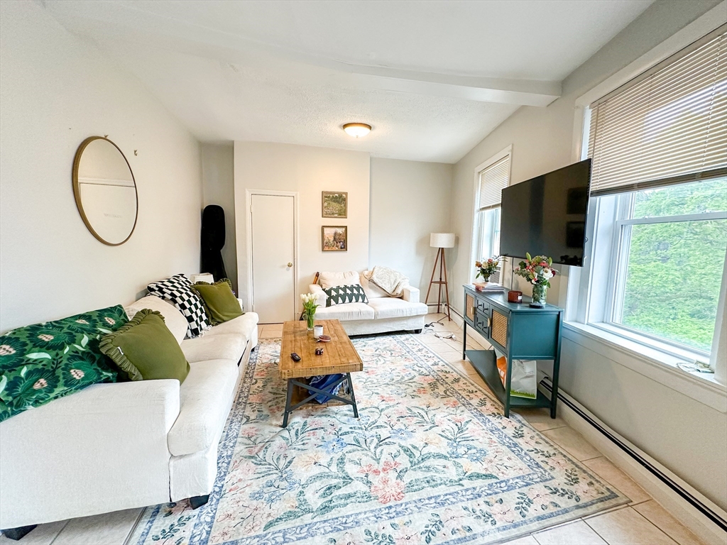 24 Charter St # 6
