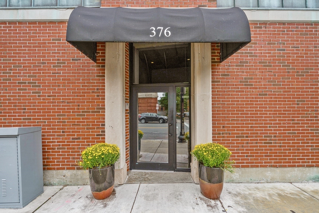 376 Commercial St. # 4D