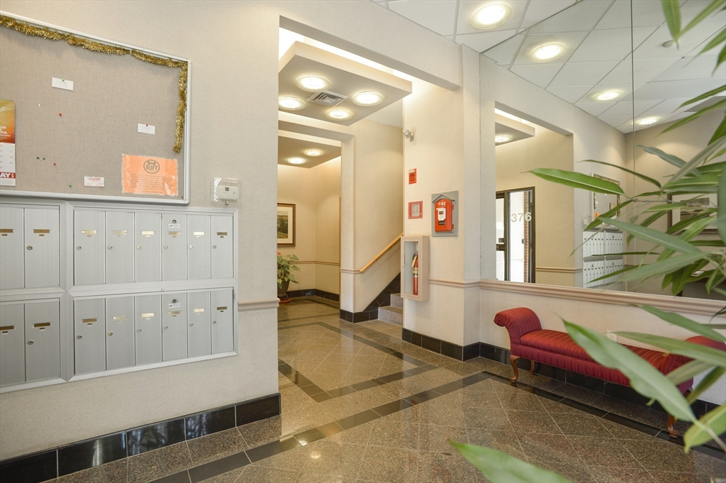 376 Commercial St. # 4D