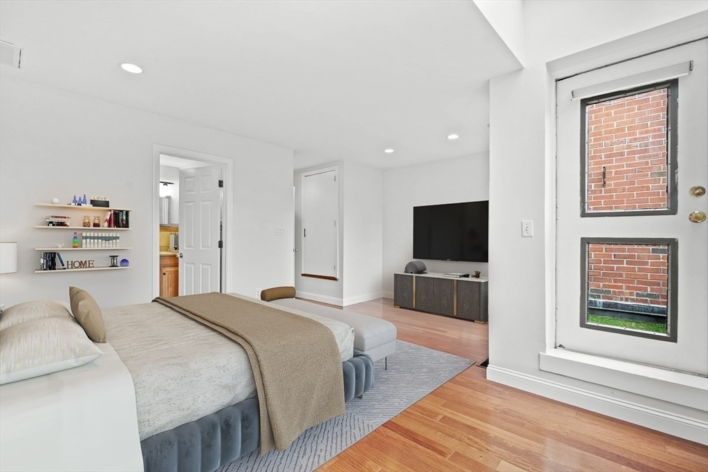 376 Commercial St. # 4D