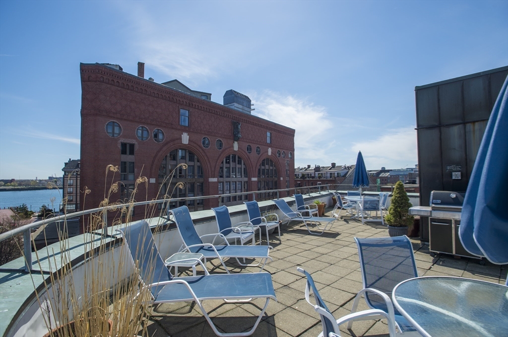 376 Commercial St. # 4D