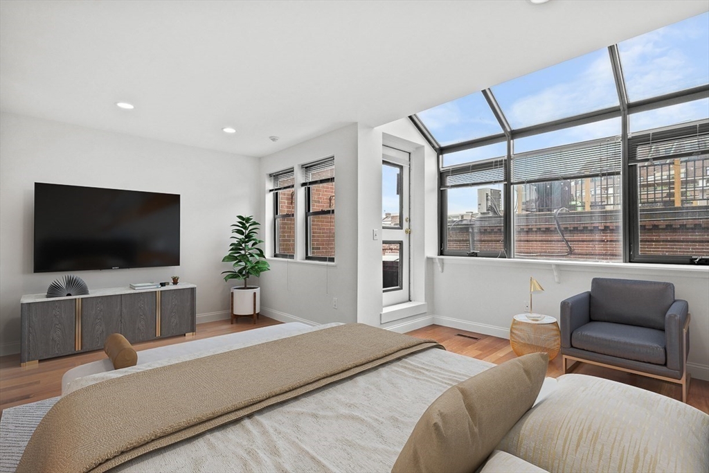 376 Commercial St. # 4D