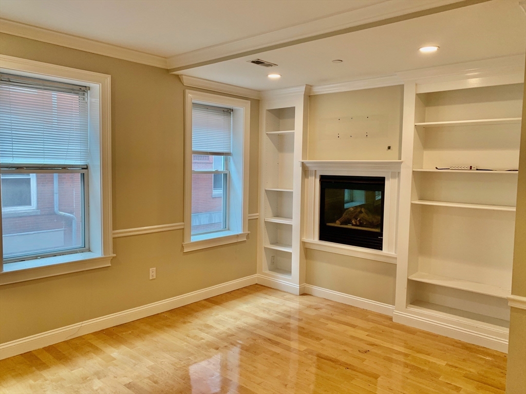 33 N Bennet St # 2