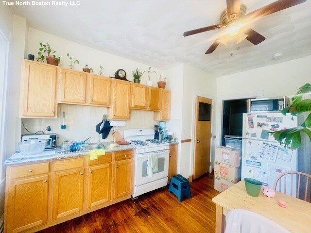 206 Hanover St # 4