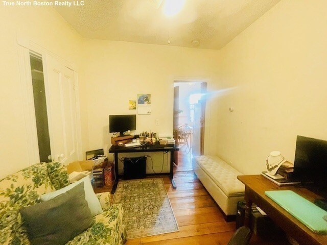 206 Hanover St # 4