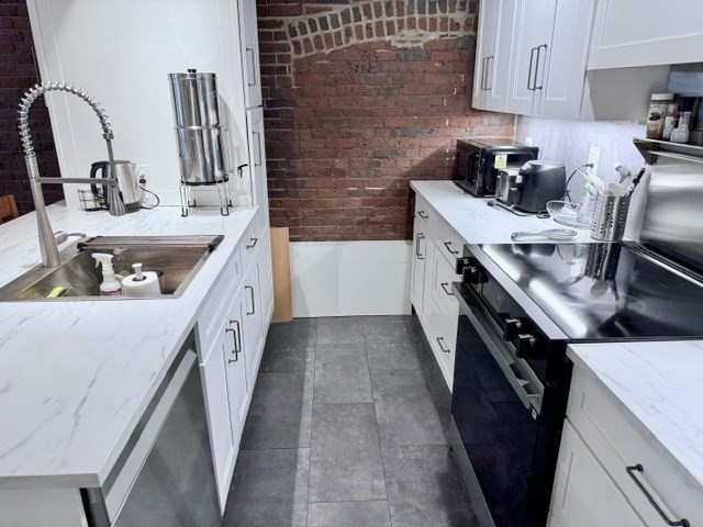 120 Commercial St # 4 Unit: 3-4