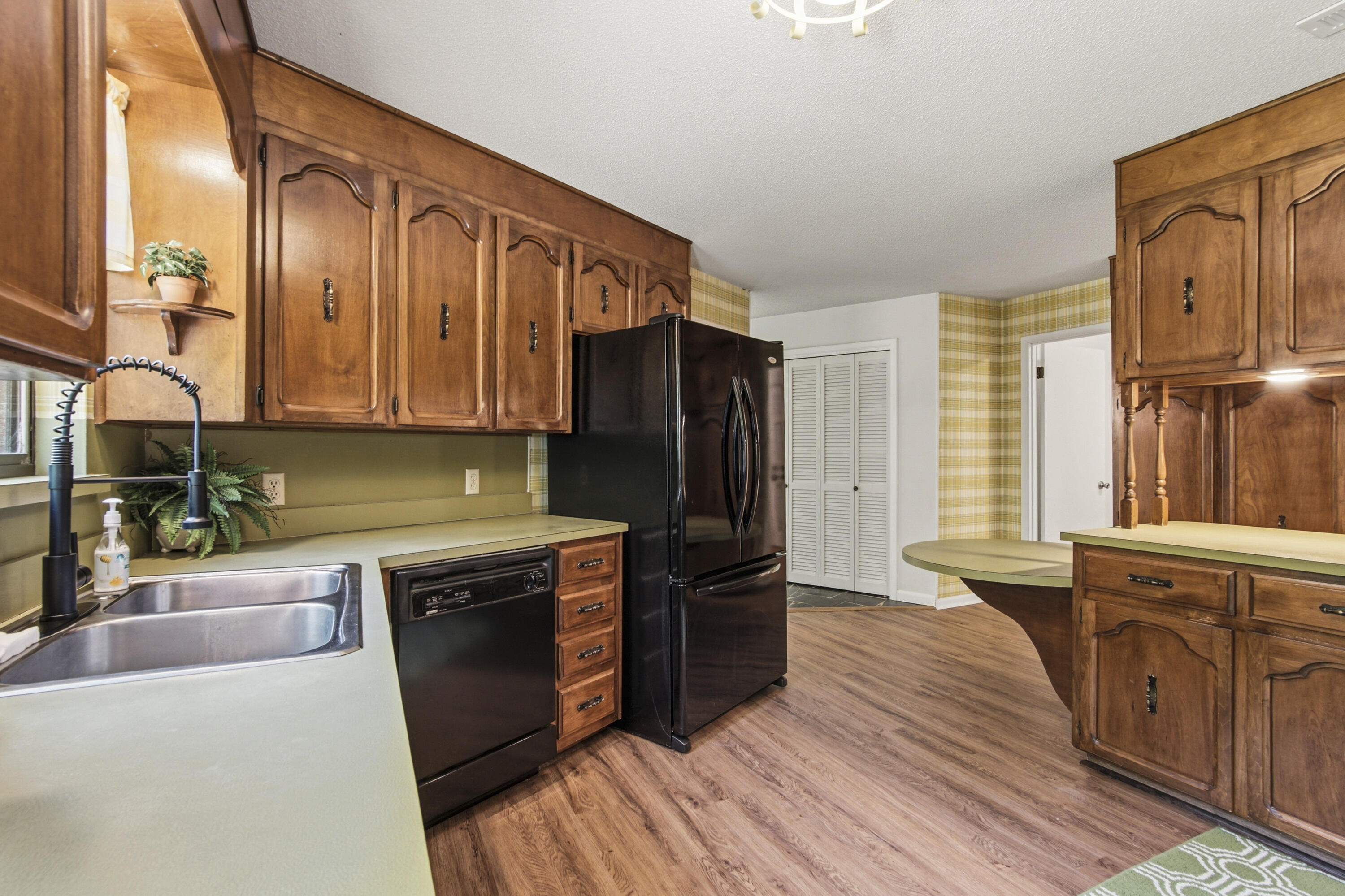 1186 Pine Forest Road