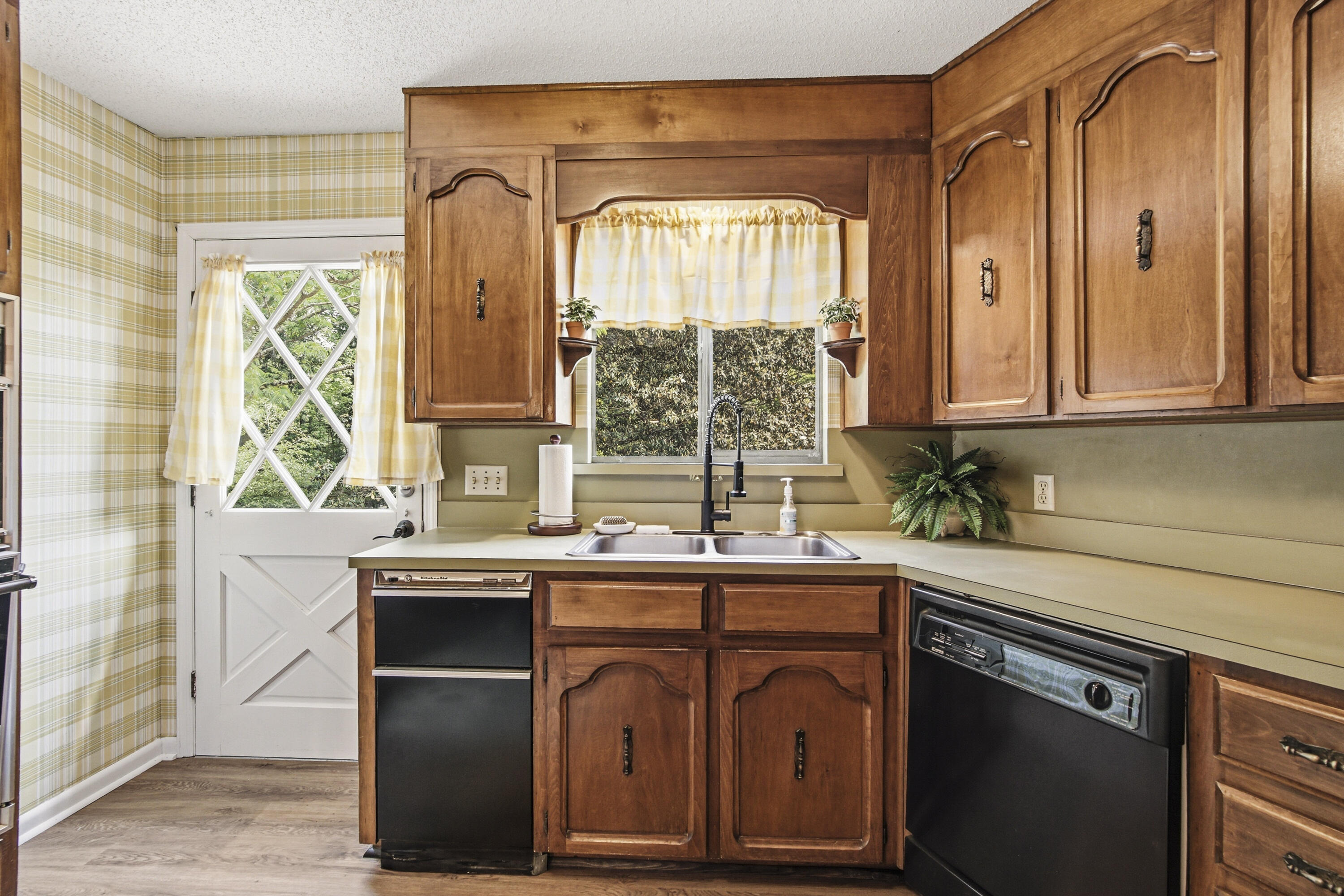 1186 Pine Forest Road