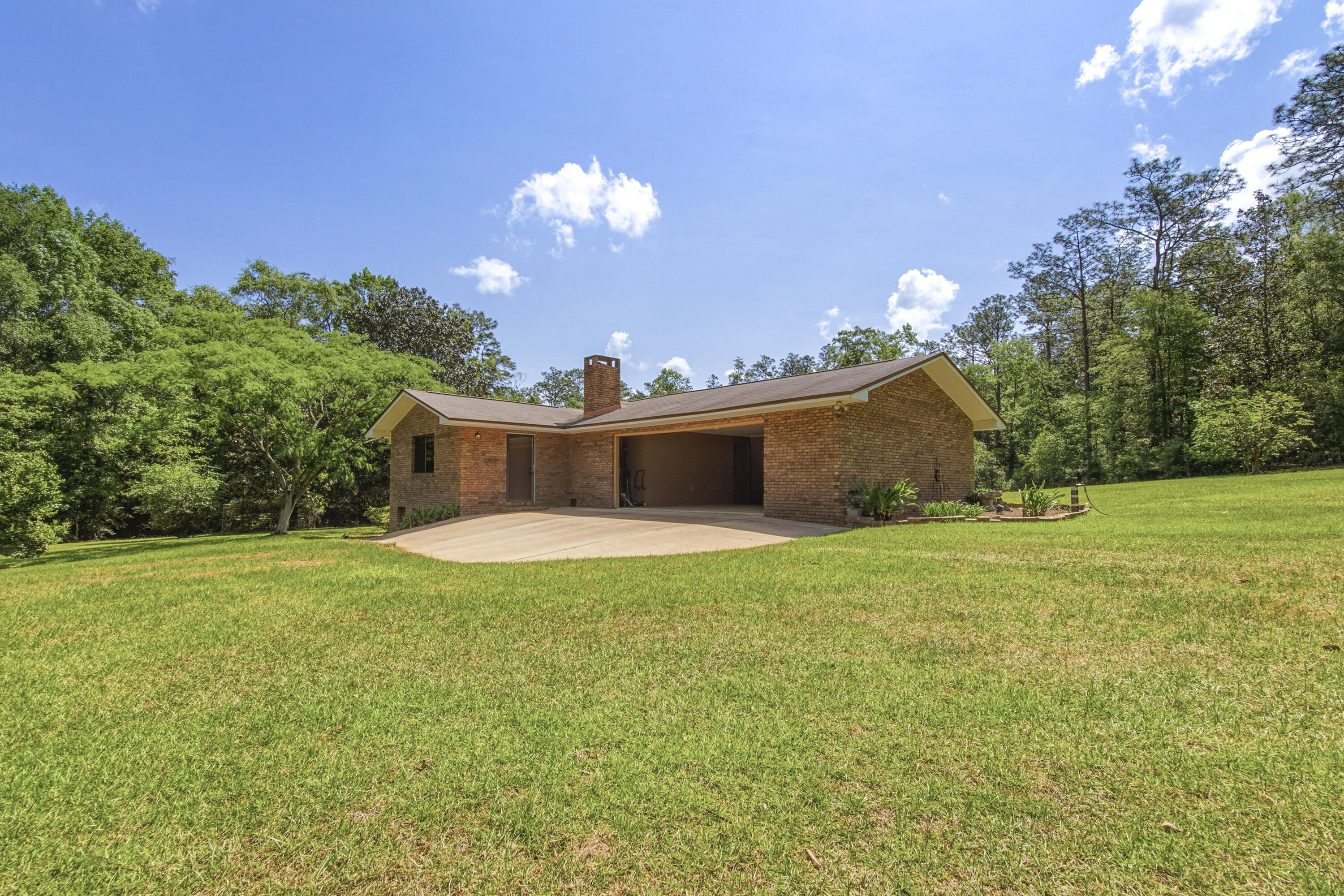 1186 Pine Forest Road