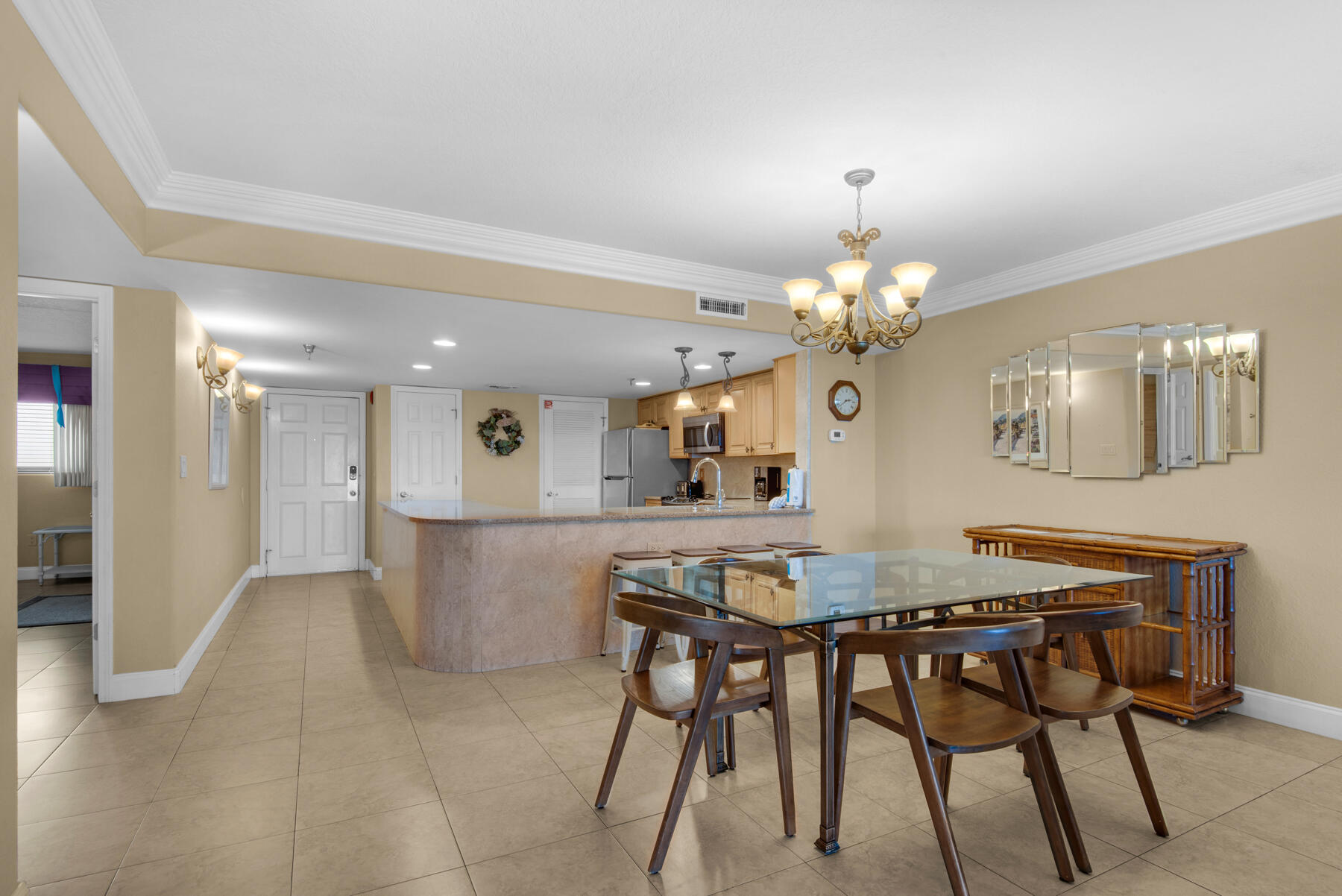 1010 Highway 98, 605