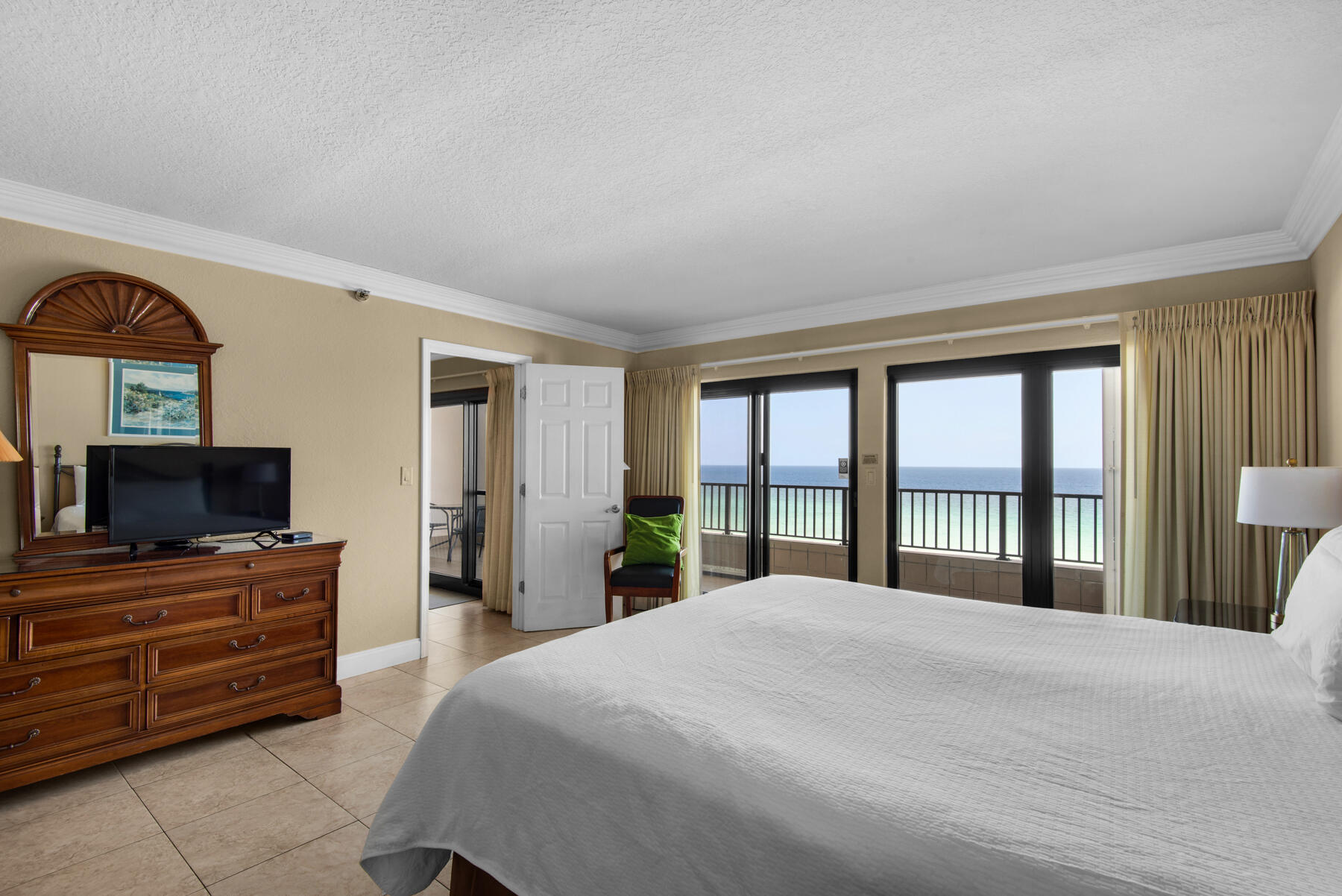 1010 Highway 98, 605