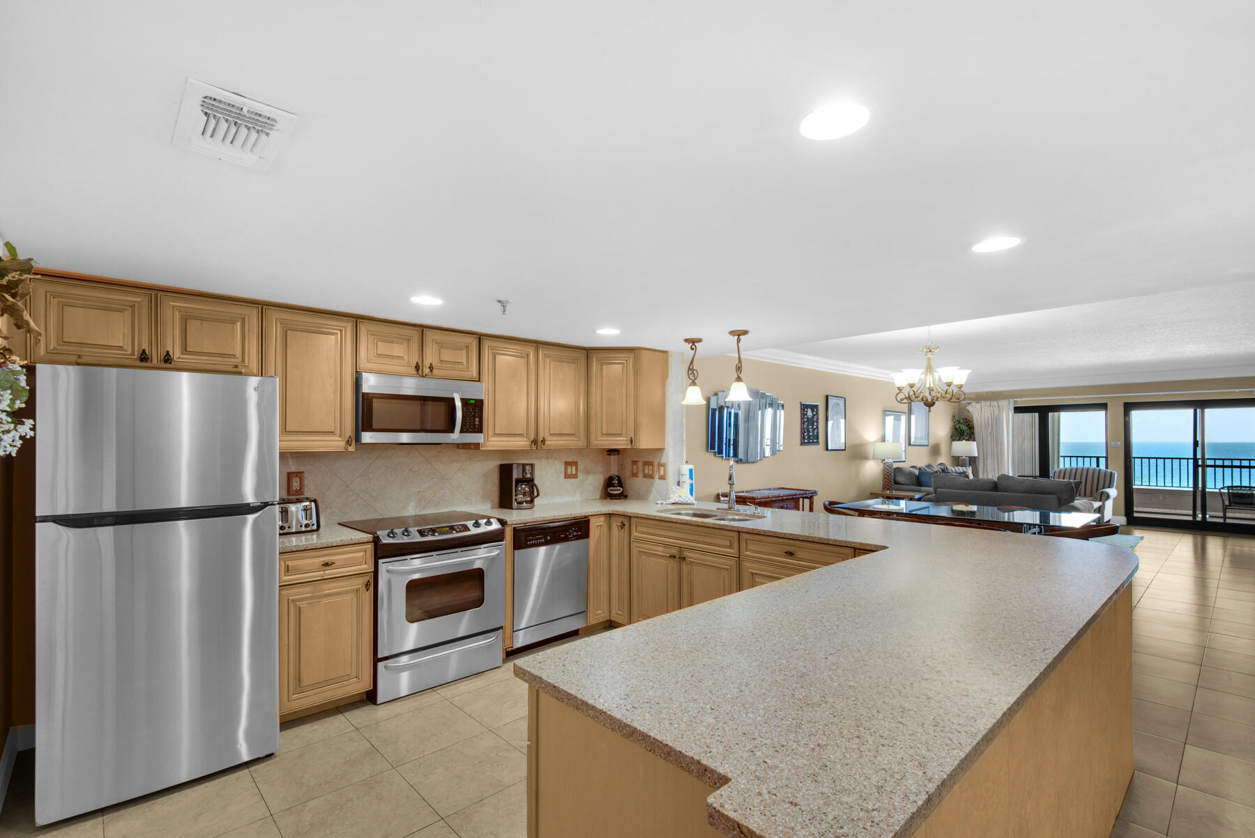 1010 Highway 98, 605