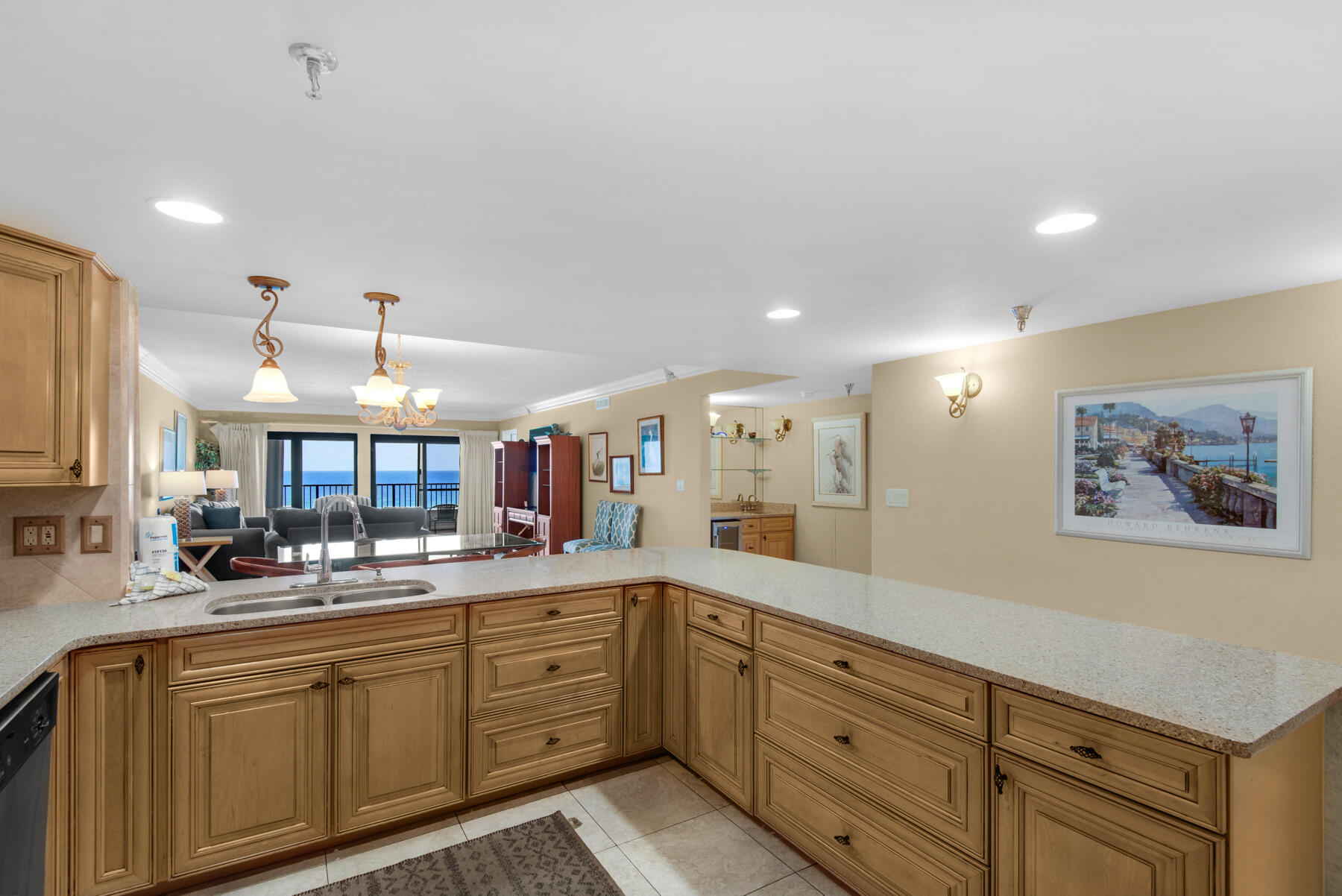 1010 Highway 98, 605