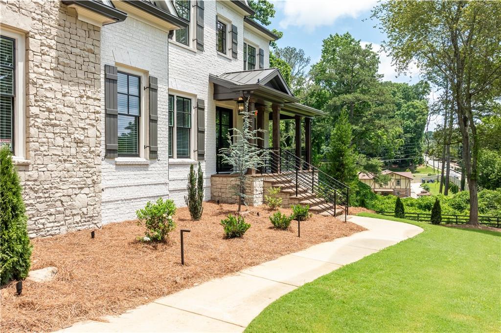 270 #2 Cumming Street