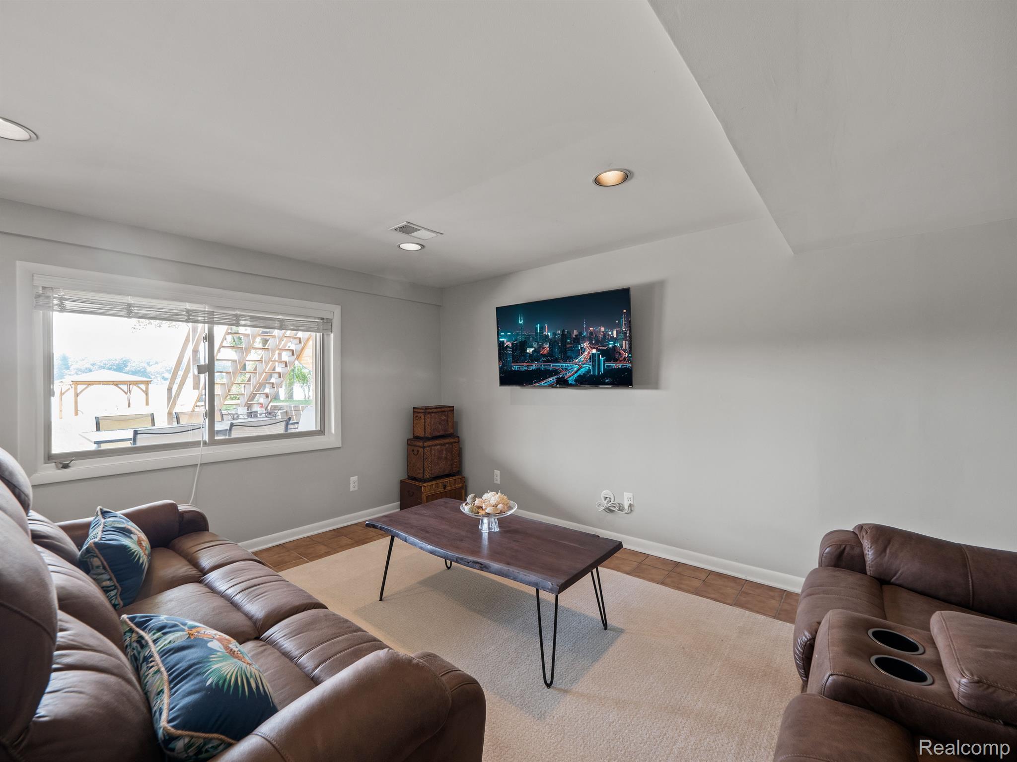 3225 WHITFIELD CRT
