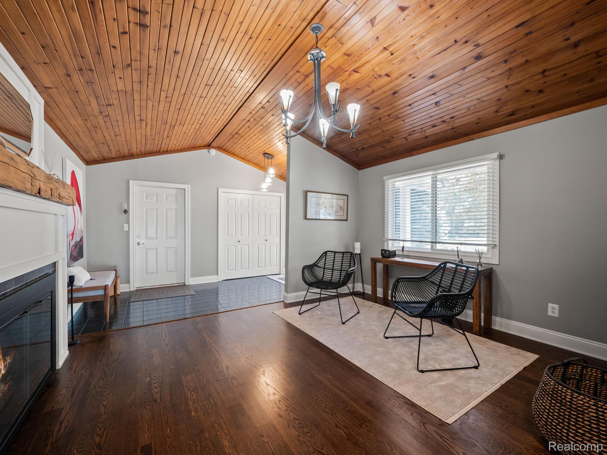 3225 WHITFIELD CRT