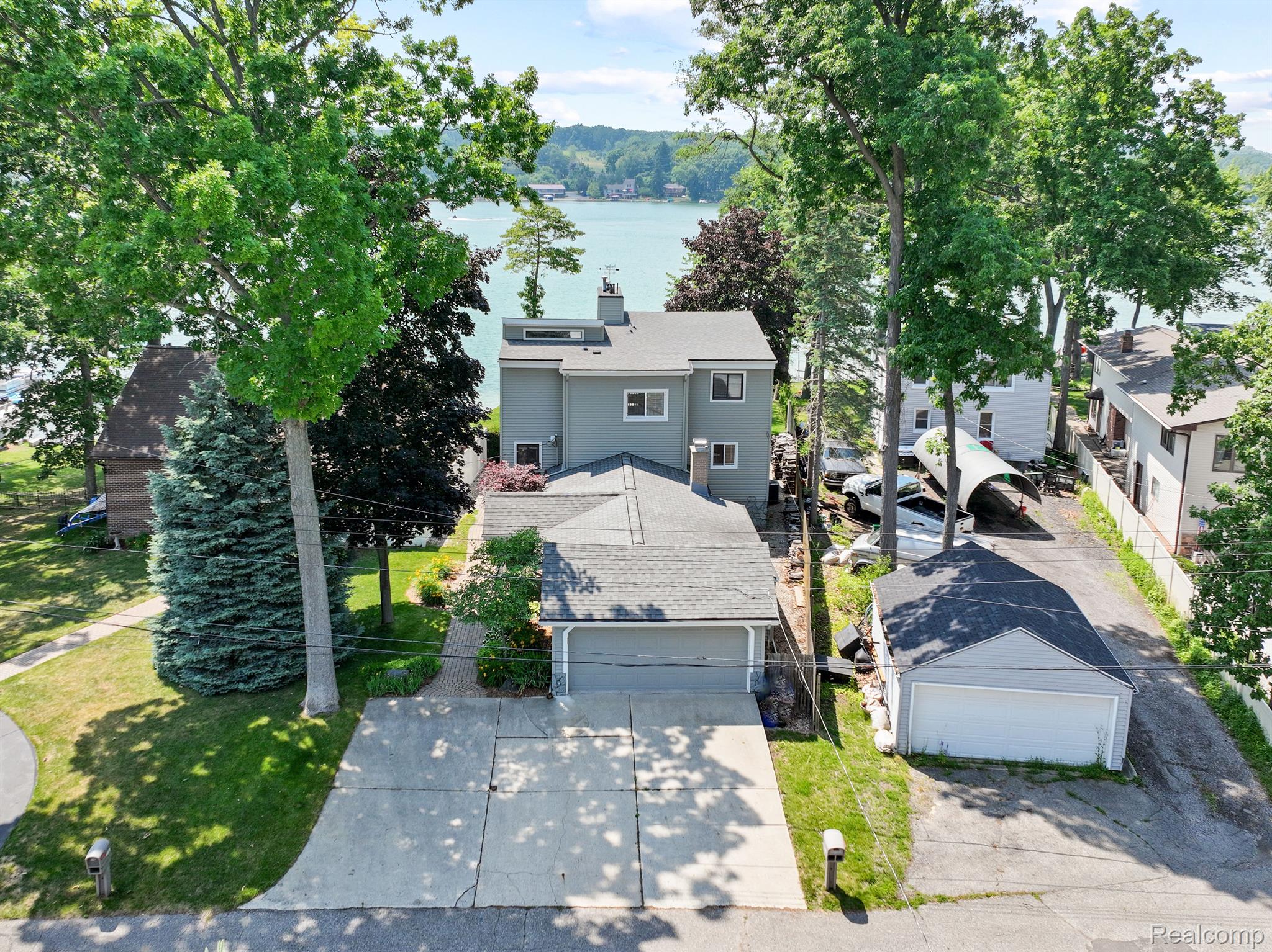 3225 WHITFIELD CRT