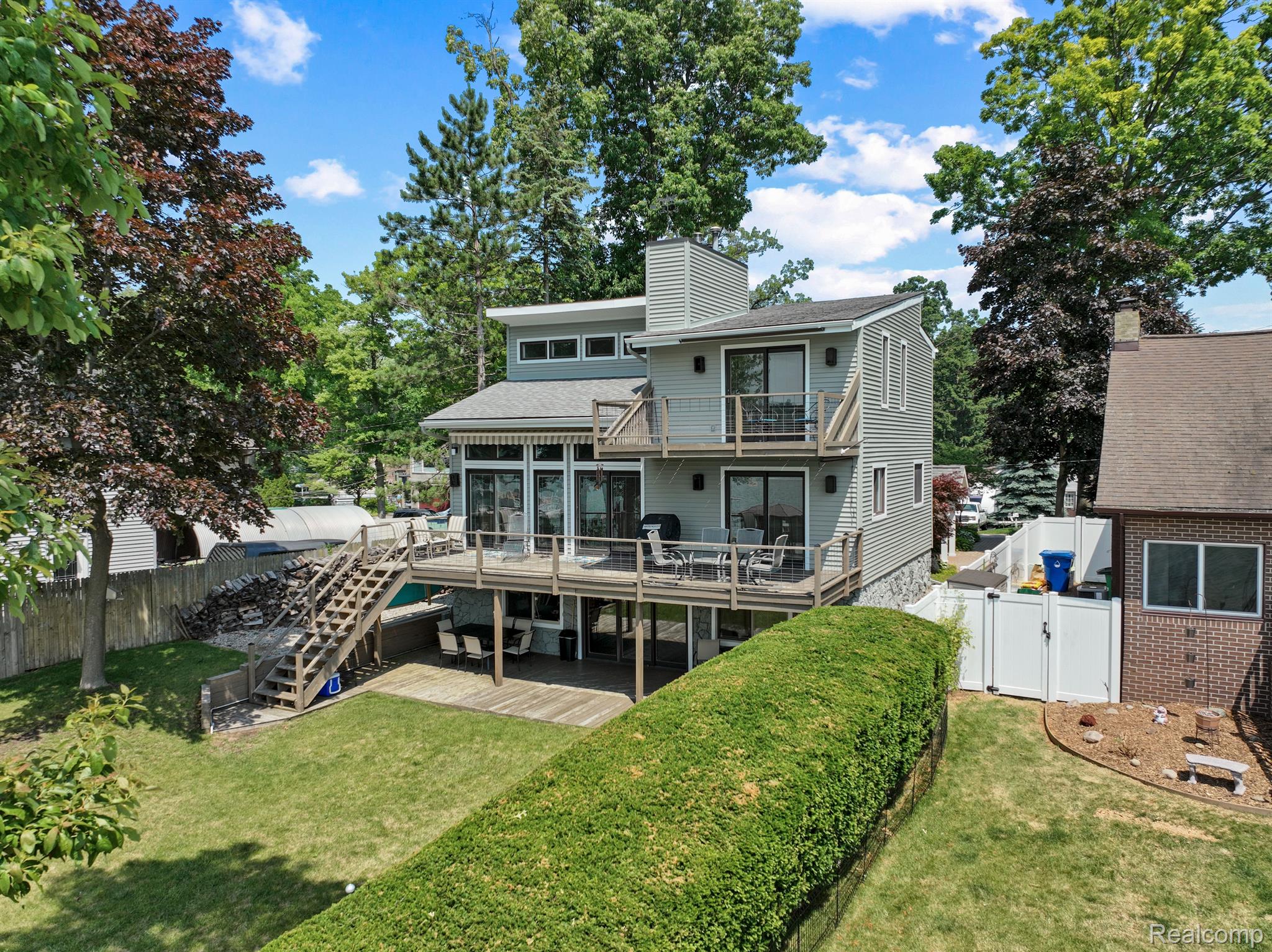 3225 WHITFIELD CRT