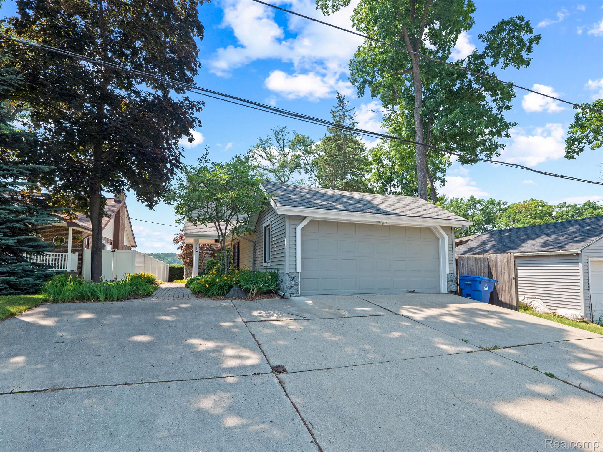 3225 WHITFIELD CRT