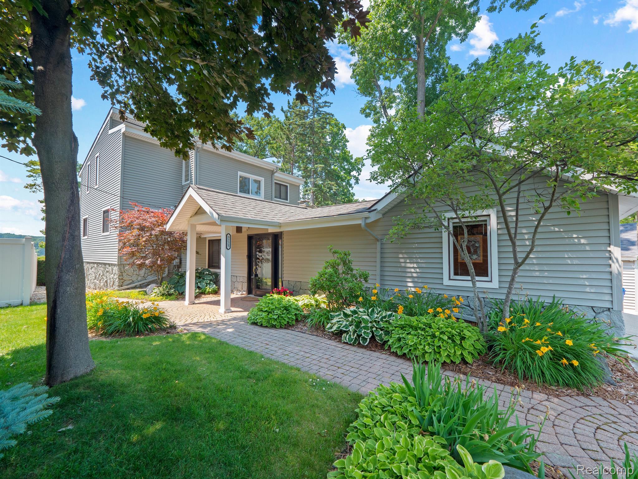 3225 WHITFIELD CRT