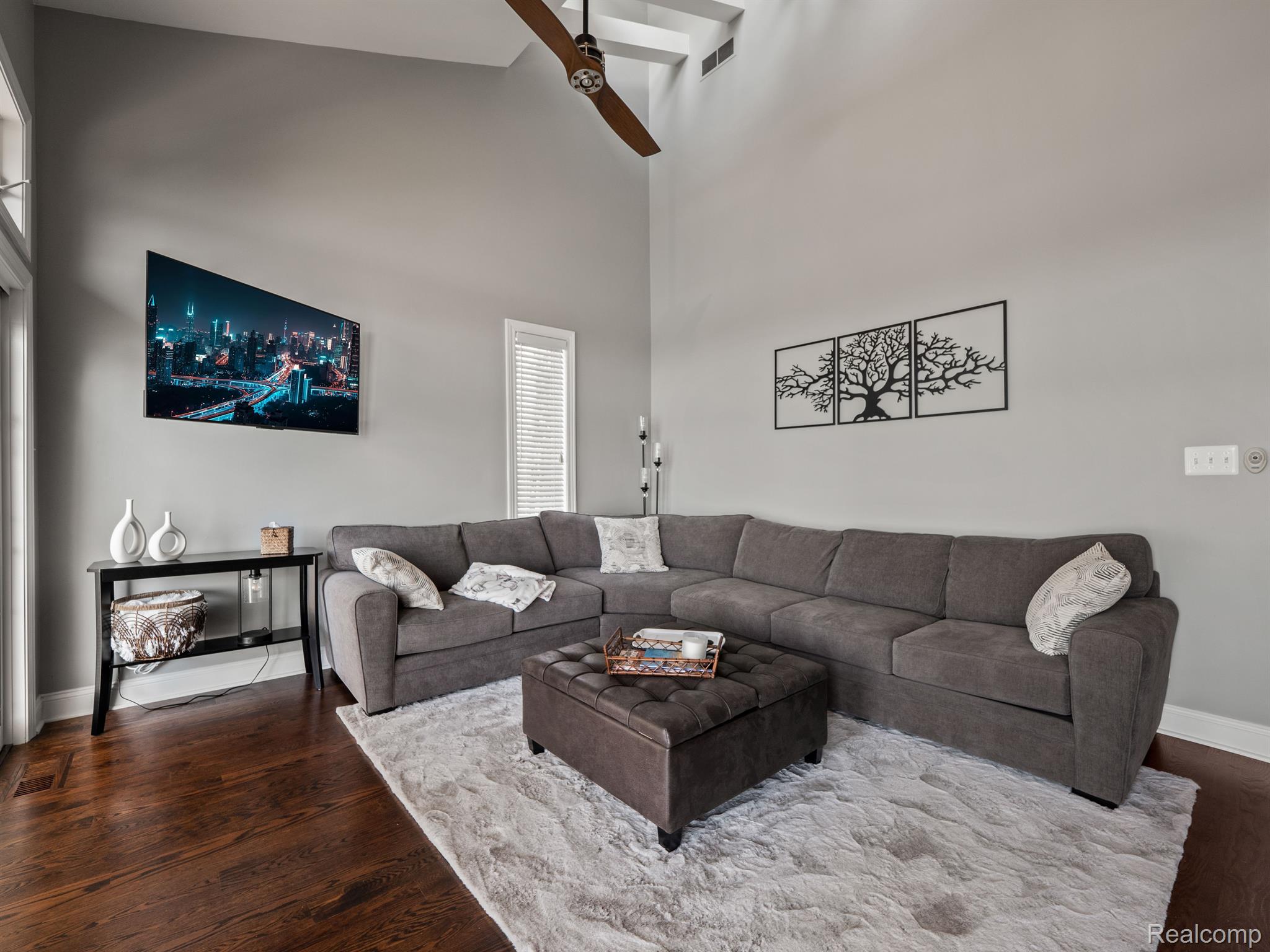 3225 WHITFIELD CRT