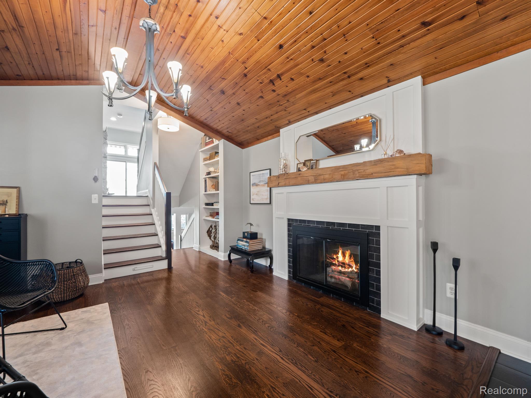 3225 WHITFIELD CRT