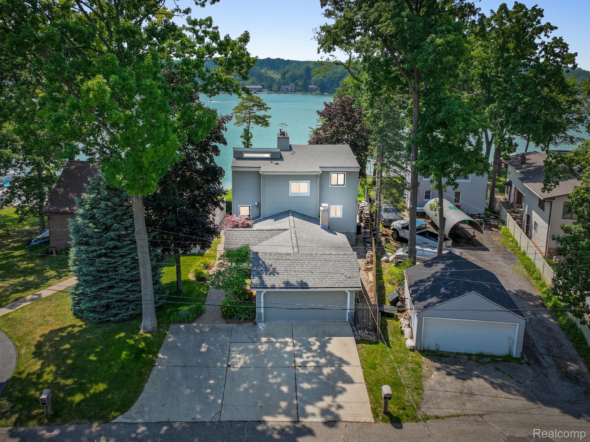 3225 WHITFIELD CRT